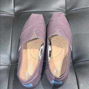 grey toms flats